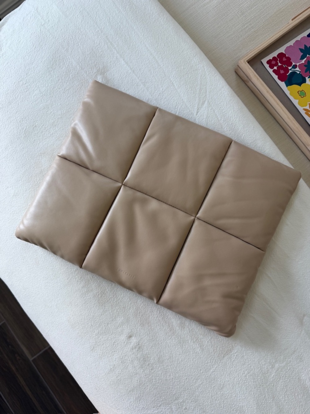 CREAM MAGNETIC LAPTOP CASE 16”
